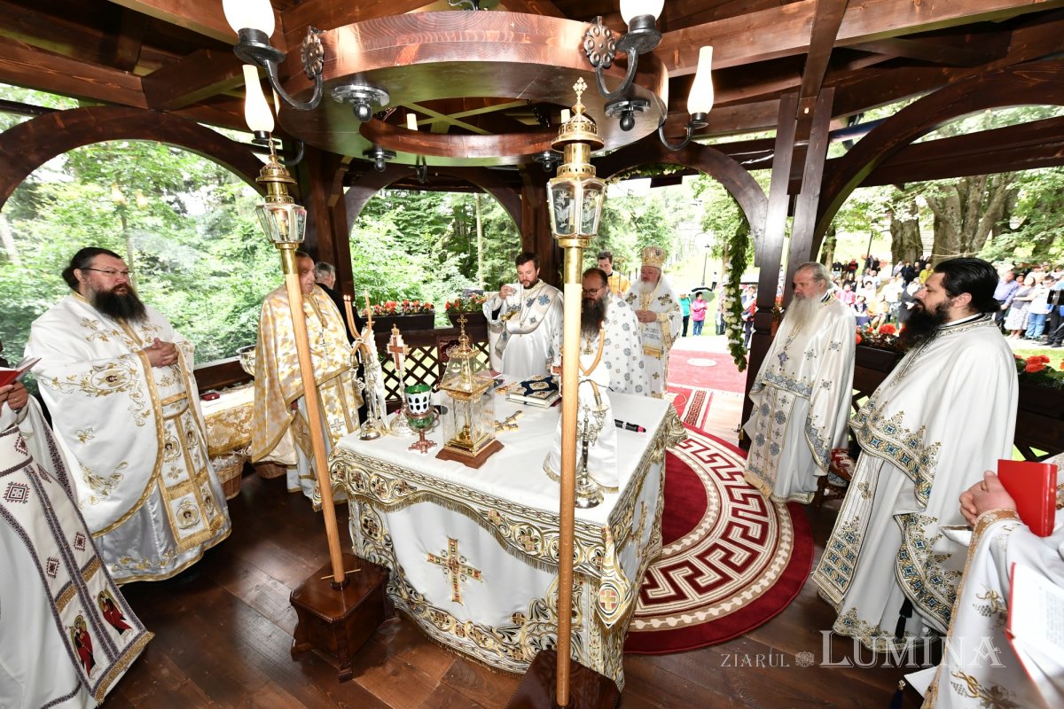 Înnoire și binecuvântare în lavra isihastă a Maicii Domnului de la Sinaia 264892