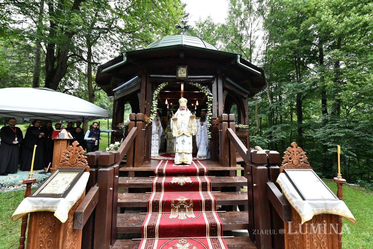 Înnoire și binecuvântare în lavra isihastă a Maicii Domnului de la Sinaia 264894