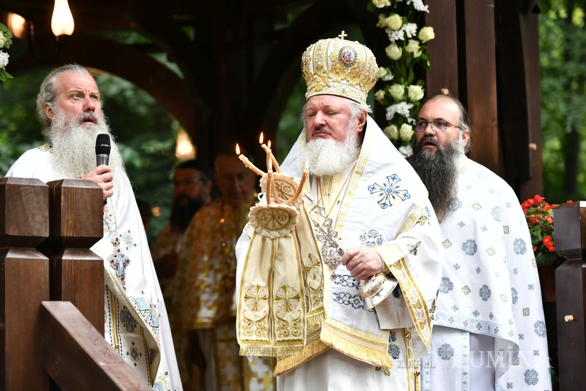 Înnoire și binecuvântare în lavra isihastă a Maicii Domnului de la Sinaia 264898