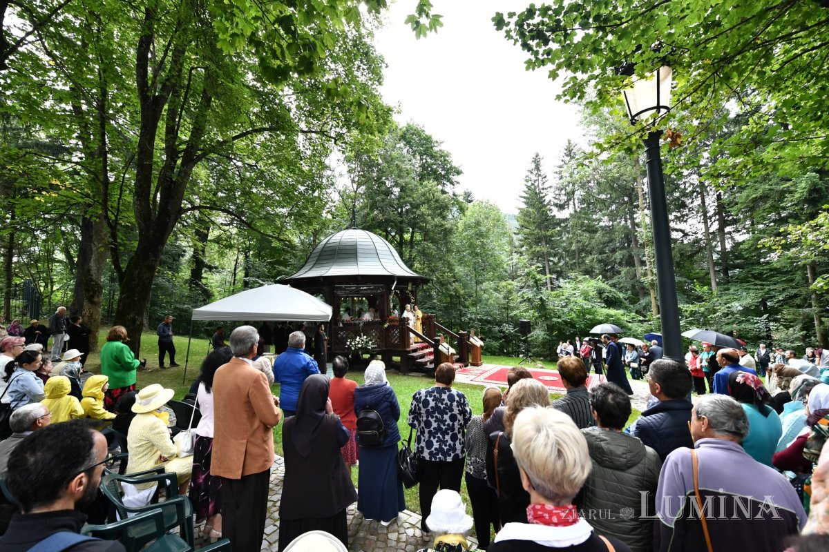 Înnoire și binecuvântare în lavra isihastă a Maicii Domnului de la Sinaia 264903