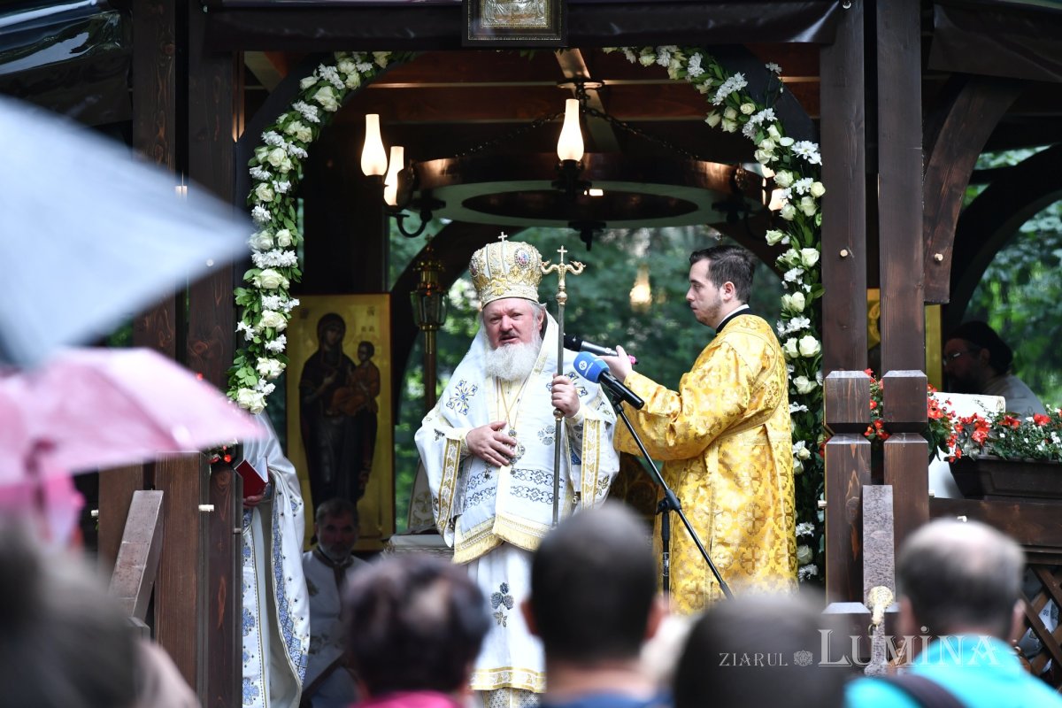 Înnoire și binecuvântare în lavra isihastă a Maicii Domnului de la Sinaia 264905