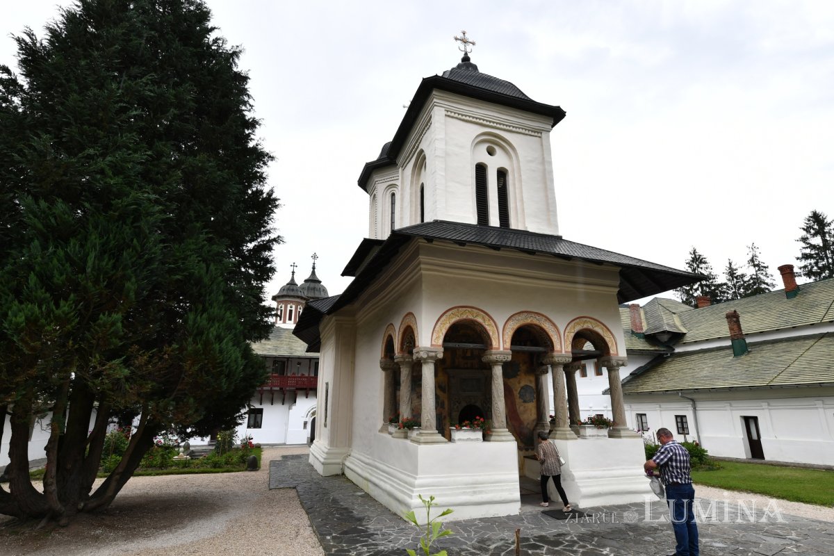 Înnoire și binecuvântare în lavra isihastă a Maicii Domnului de la Sinaia 264909