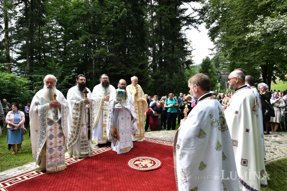 Înnoire și binecuvântare în lavra isihastă a Maicii Domnului de la Sinaia 264910