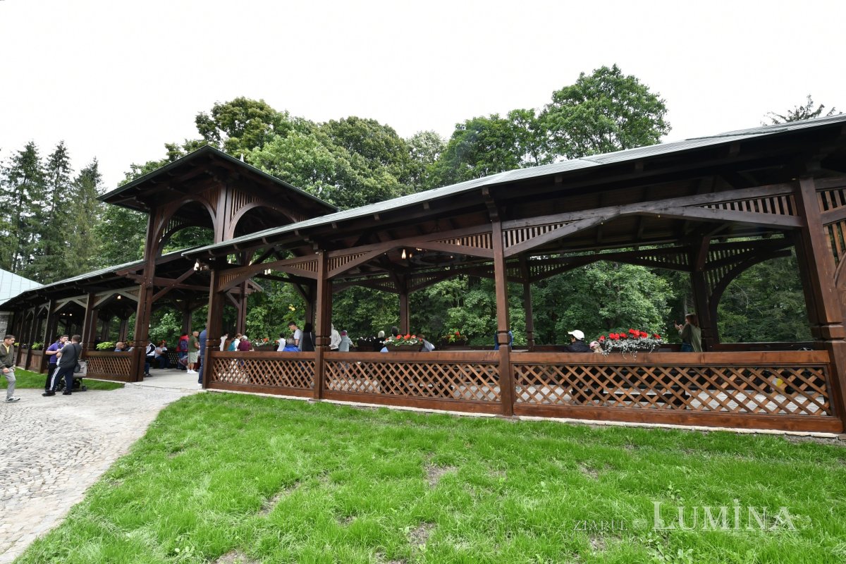 Înnoire și binecuvântare în lavra isihastă a Maicii Domnului de la Sinaia 264913