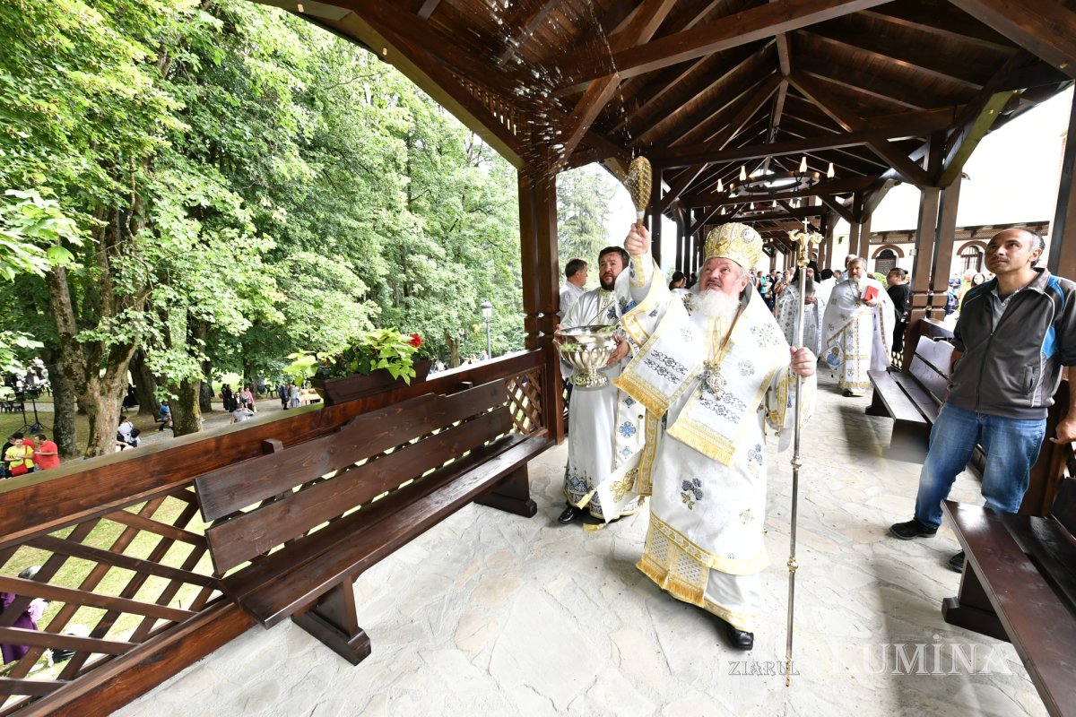 Înnoire și binecuvântare în lavra isihastă a Maicii Domnului de la Sinaia 264925