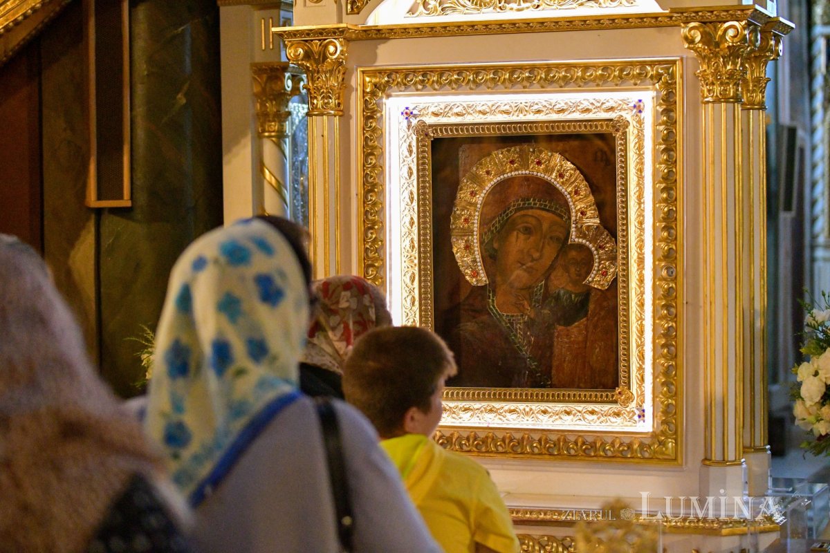 Mănăstirea prahoveană Ghighiu în veșmânt de sărbătoare 264942