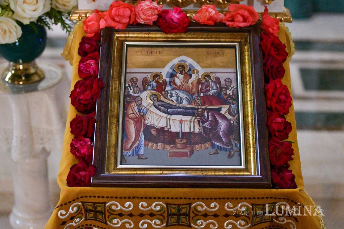 Mănăstirea prahoveană Ghighiu în veșmânt de sărbătoare 264943