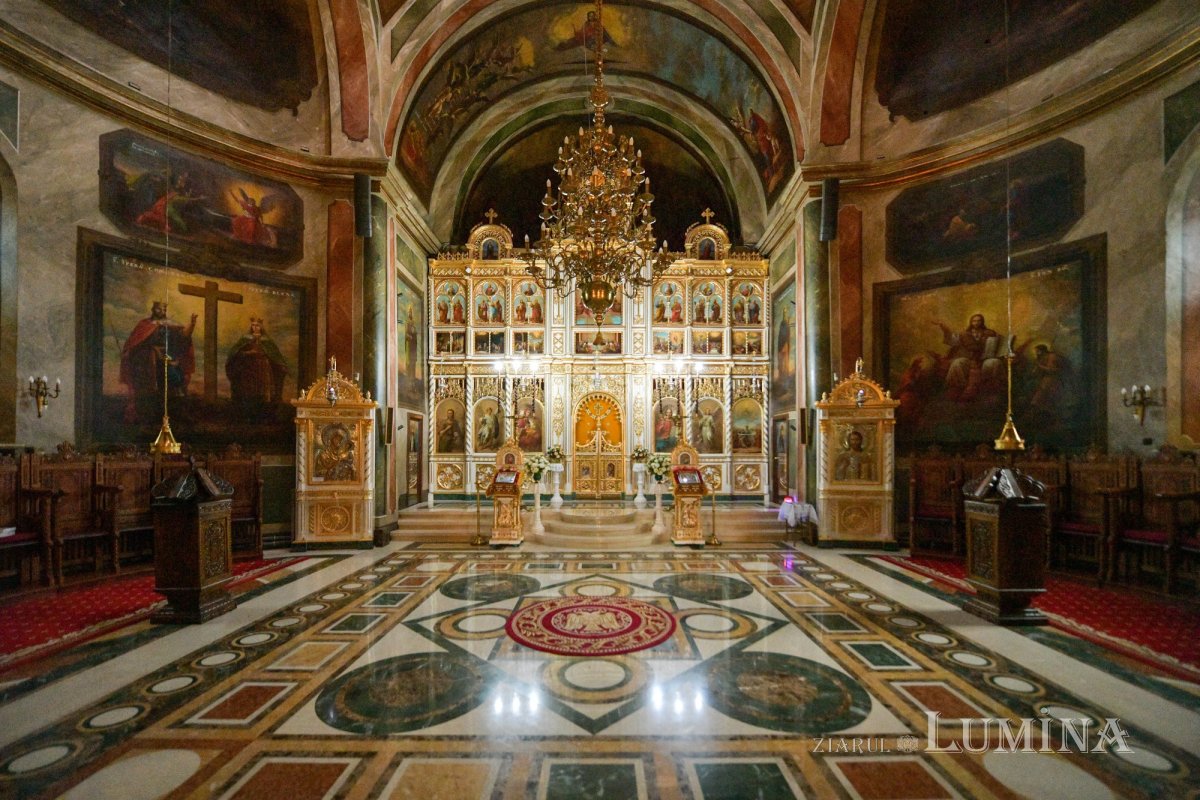 Mănăstirea prahoveană Ghighiu în veșmânt de sărbătoare 264950