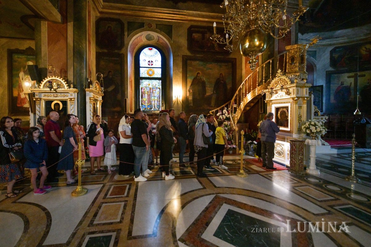 Mănăstirea prahoveană Ghighiu în veșmânt de sărbătoare 264951