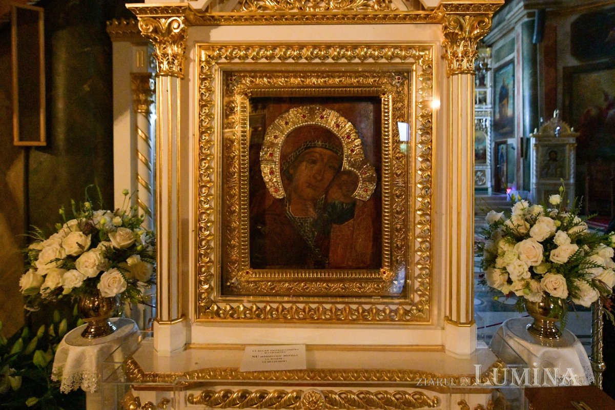 Mănăstirea prahoveană Ghighiu în veșmânt de sărbătoare 264952