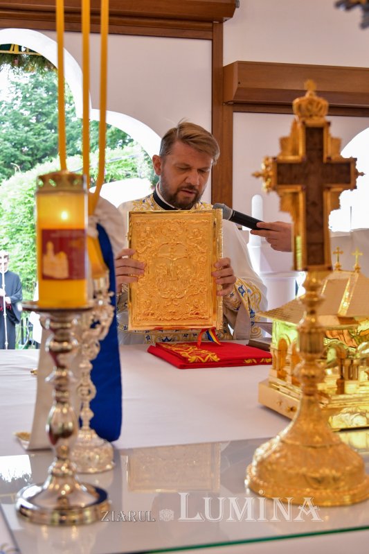 Mănăstirea prahoveană Ghighiu în veșmânt de sărbătoare 264962