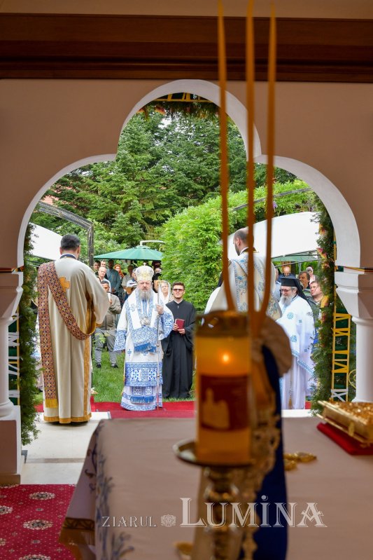 Mănăstirea prahoveană Ghighiu în veșmânt de sărbătoare 264964