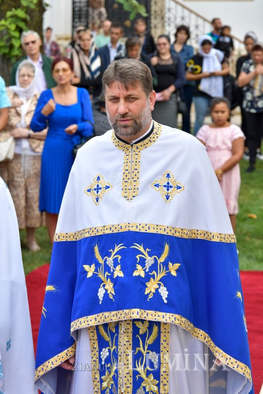 Mănăstirea prahoveană Ghighiu în veșmânt de sărbătoare 264971