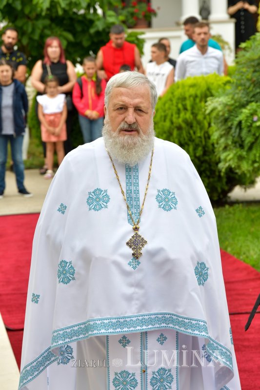 Mănăstirea prahoveană Ghighiu în veșmânt de sărbătoare 264973