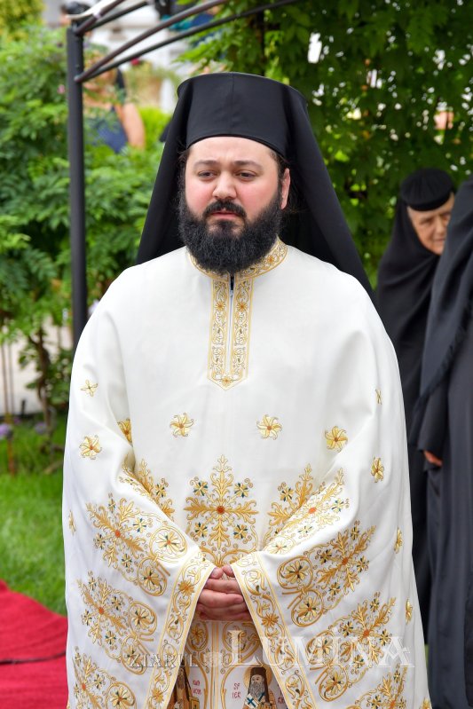 Mănăstirea prahoveană Ghighiu în veșmânt de sărbătoare 264974