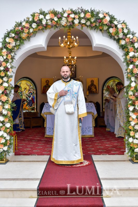 Mănăstirea prahoveană Ghighiu în veșmânt de sărbătoare 264975