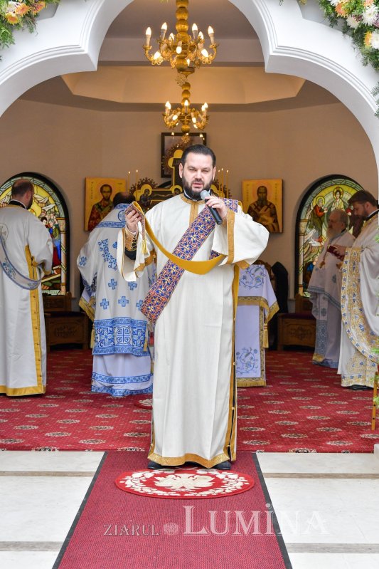 Mănăstirea prahoveană Ghighiu în veșmânt de sărbătoare 264976