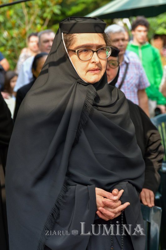 Mănăstirea prahoveană Ghighiu în veșmânt de sărbătoare 264978