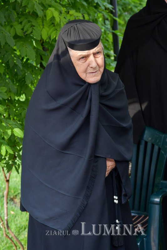 Mănăstirea prahoveană Ghighiu în veșmânt de sărbătoare 264979