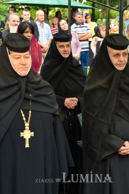 Mănăstirea prahoveană Ghighiu în veșmânt de sărbătoare 264981