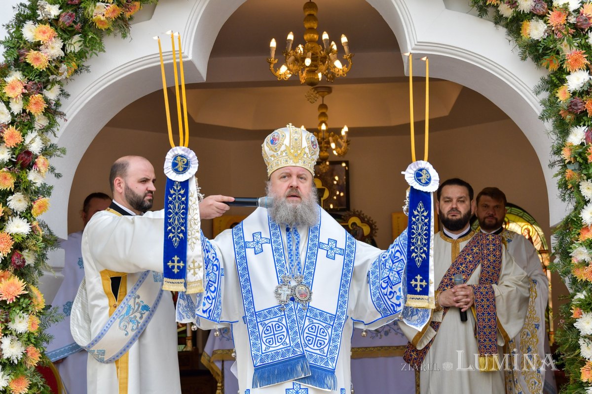 Mănăstirea prahoveană Ghighiu în veșmânt de sărbătoare 264984