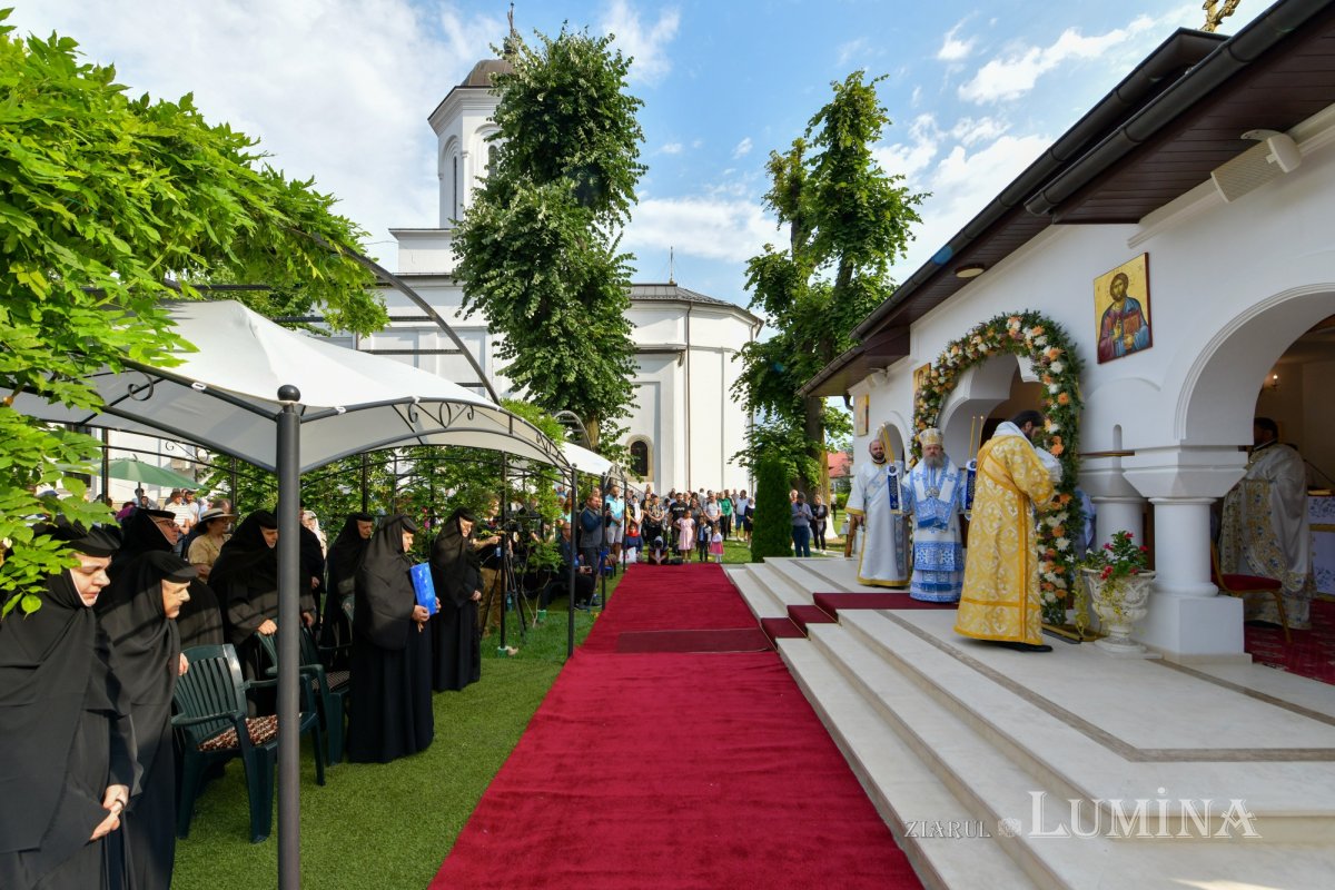 Mănăstirea prahoveană Ghighiu în veșmânt de sărbătoare 264985