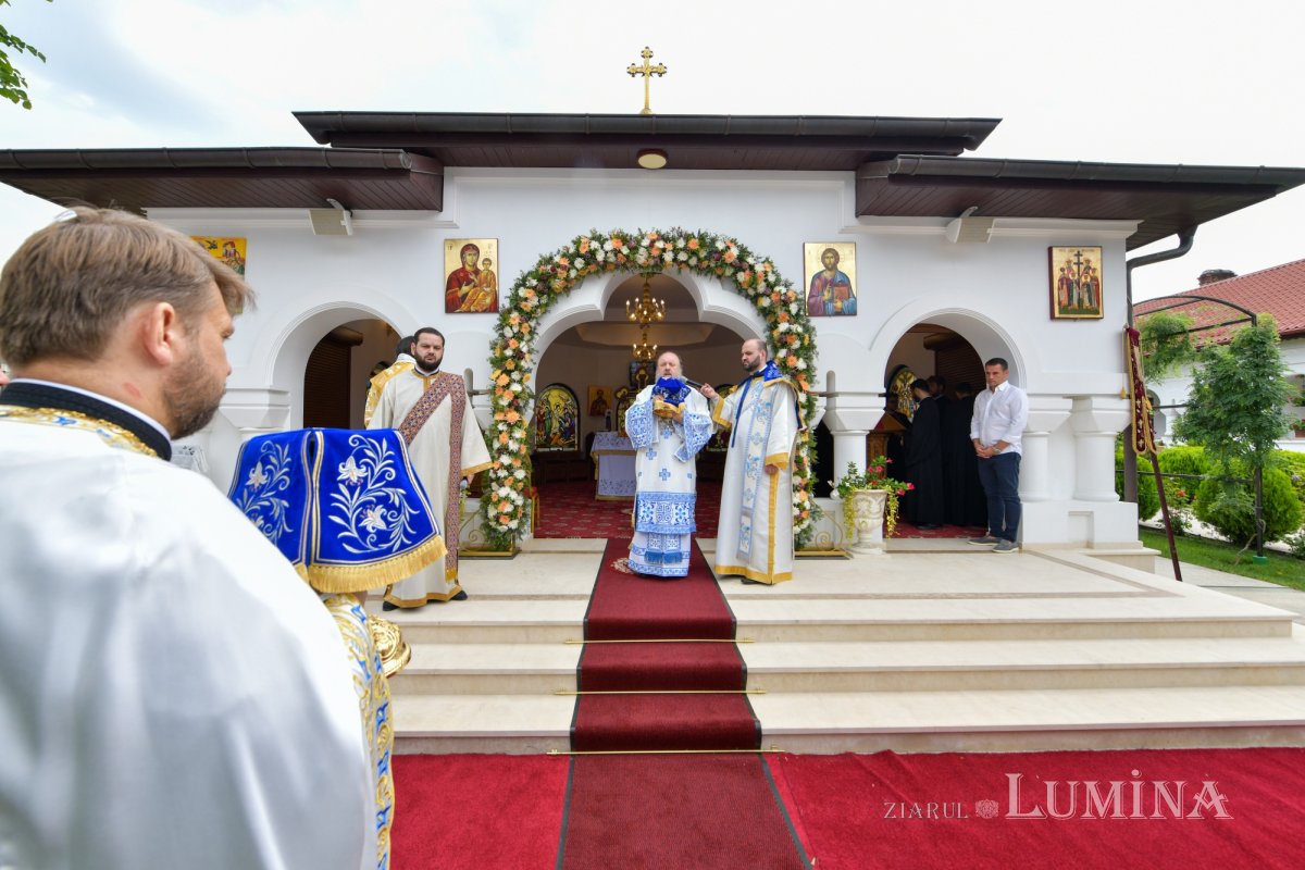 Mănăstirea prahoveană Ghighiu în veșmânt de sărbătoare 264992