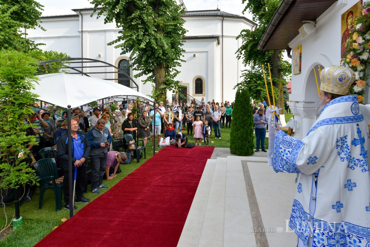 Mănăstirea prahoveană Ghighiu în veșmânt de sărbătoare 264994