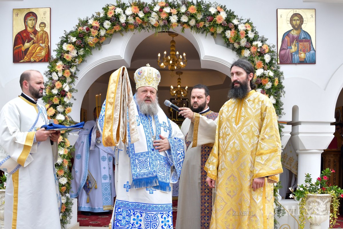 Mănăstirea prahoveană Ghighiu în veșmânt de sărbătoare 264996