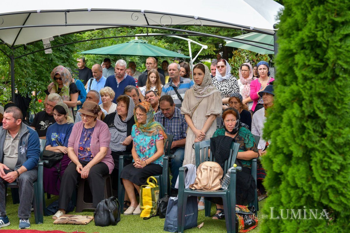 Mănăstirea prahoveană Ghighiu în veșmânt de sărbătoare 264997