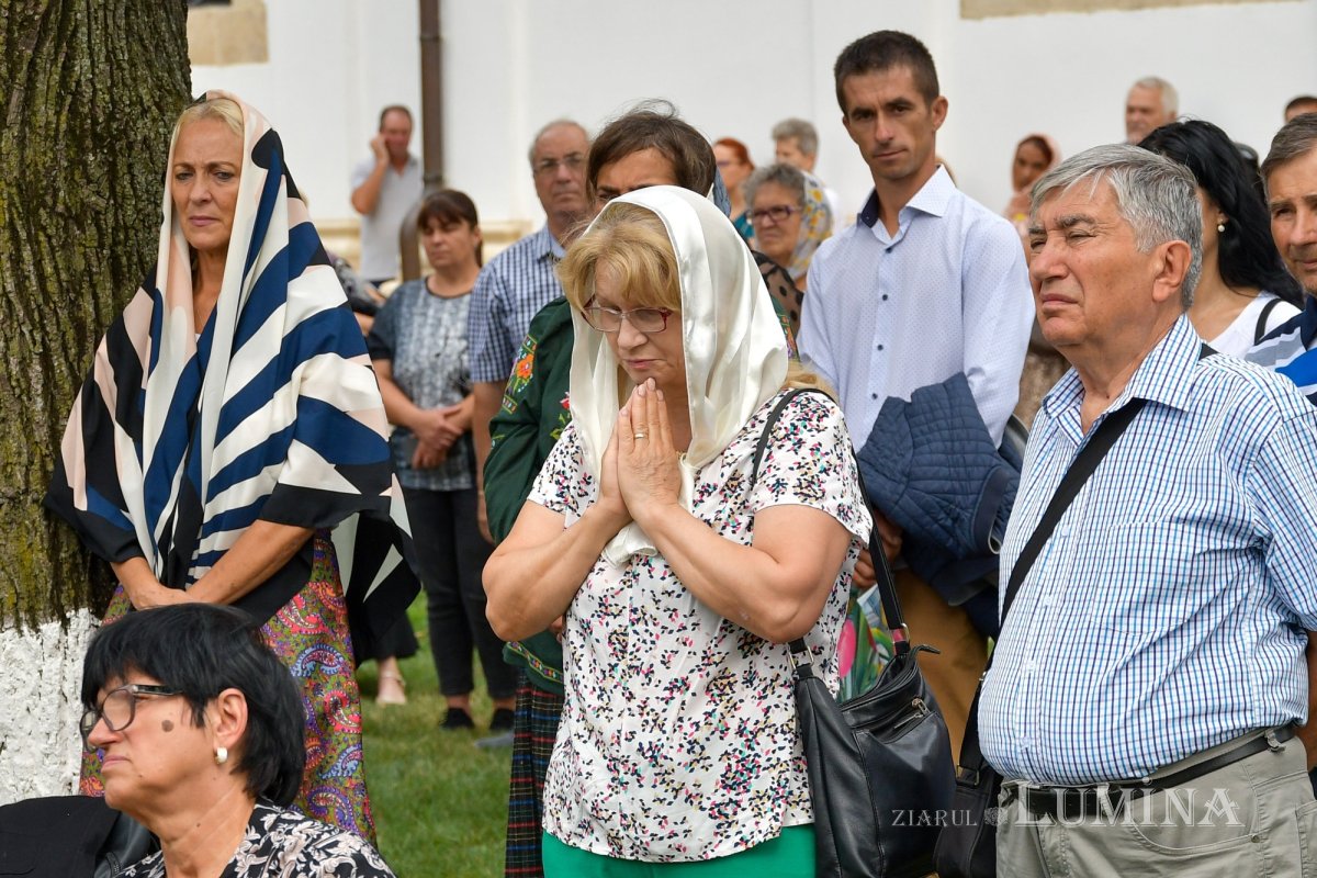 Mănăstirea prahoveană Ghighiu în veșmânt de sărbătoare 264998