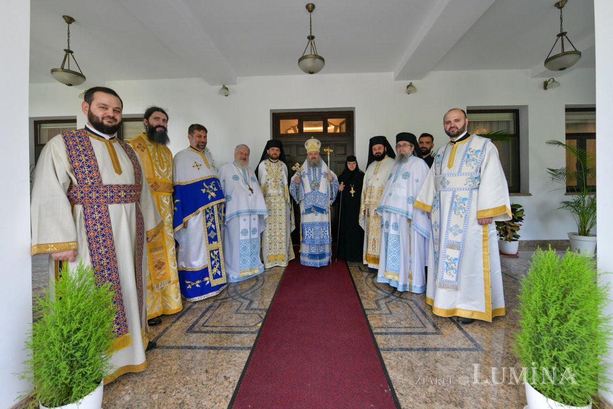 Mănăstirea prahoveană Ghighiu în veșmânt de sărbătoare 265000