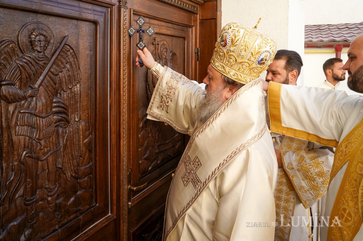 O nouă capelă a fost sfințită în orașul prahovean Urlați 266879