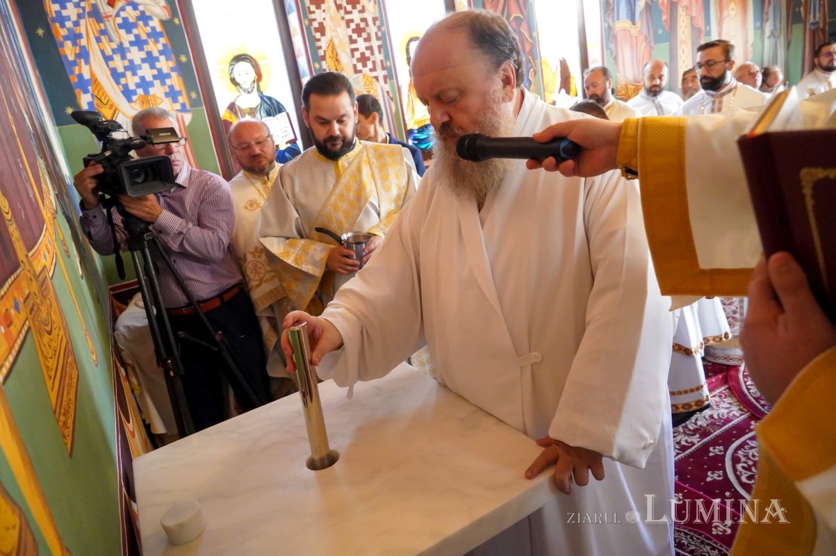 O nouă capelă a fost sfințită în orașul prahovean Urlați 266880