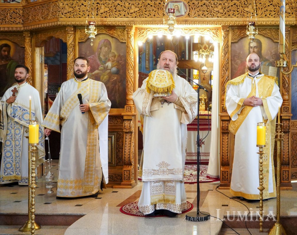 O nouă capelă a fost sfințită în orașul prahovean Urlați 266890