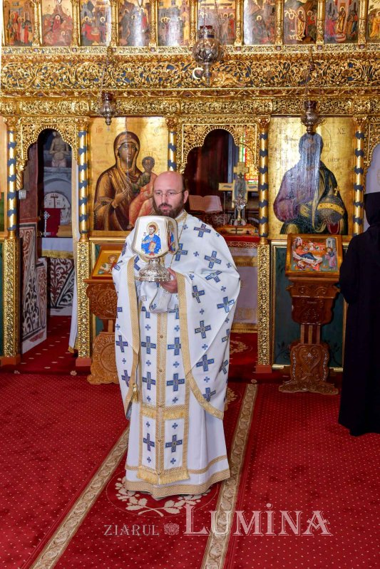 „Maica Domnului este rugătoare prin excelență” 267418