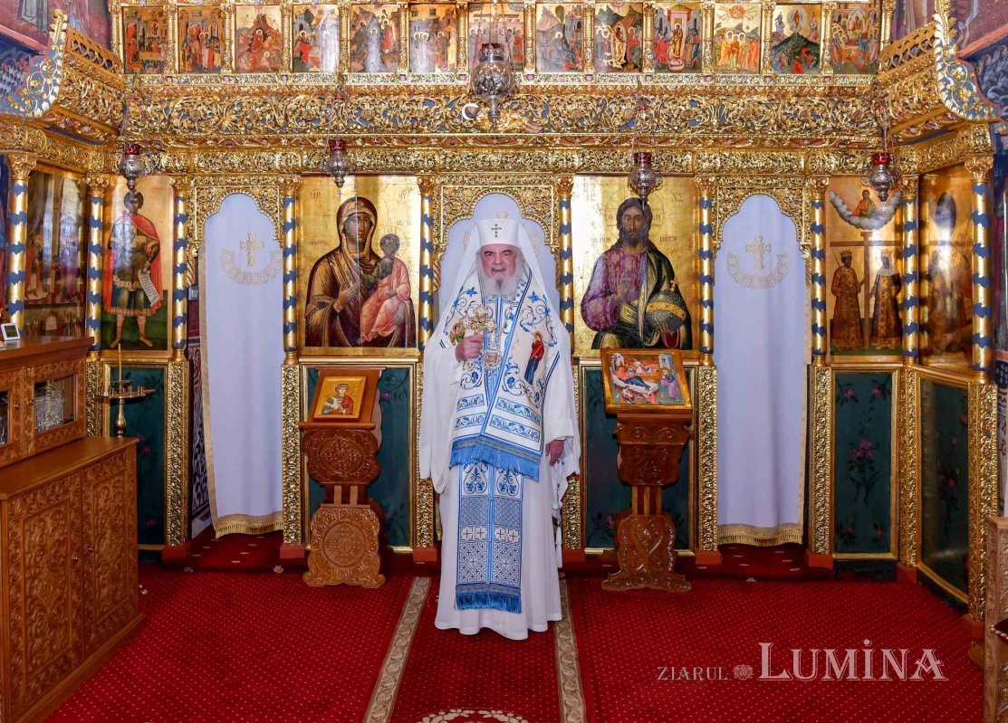 „Maica Domnului este rugătoare prin excelență” 267420