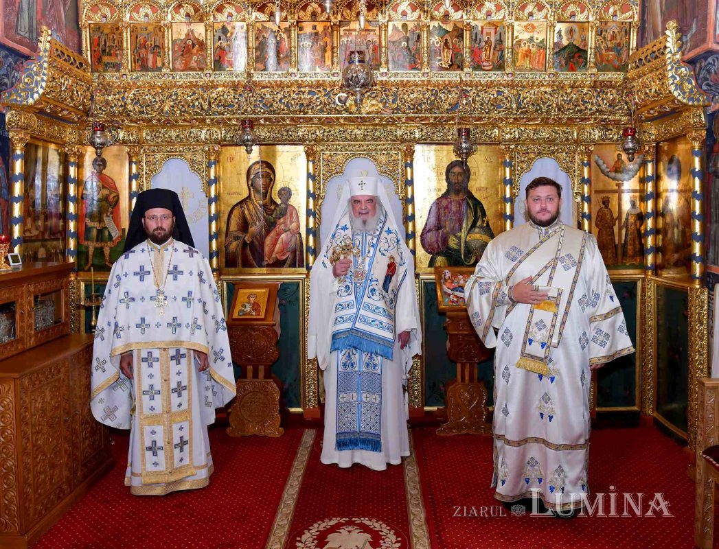 „Maica Domnului este rugătoare prin excelență” 267421