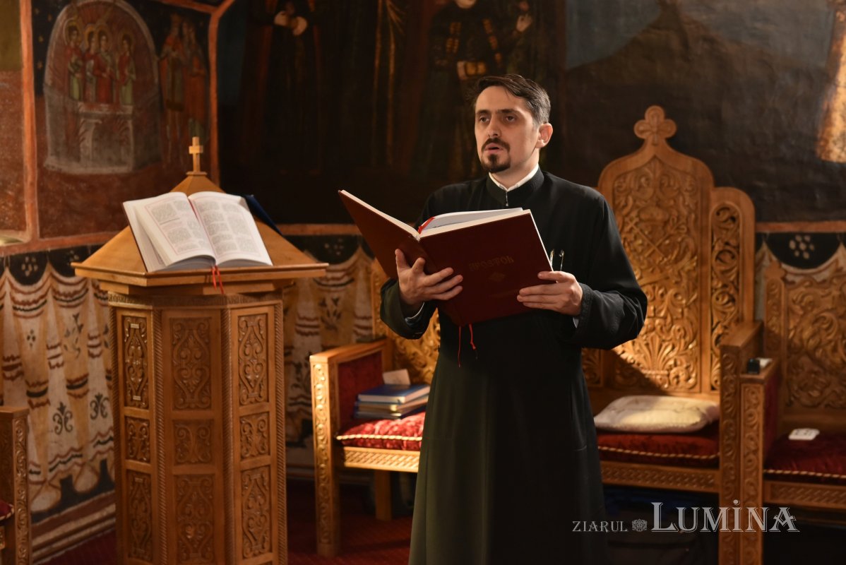 „Sfânta Cruce este semnul iubirii nesfârșite a lui Dumnezeu față de oameni” 267543