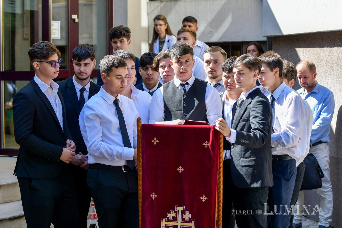 Binecuvântare pentru elevii seminarului bucureștean 267738