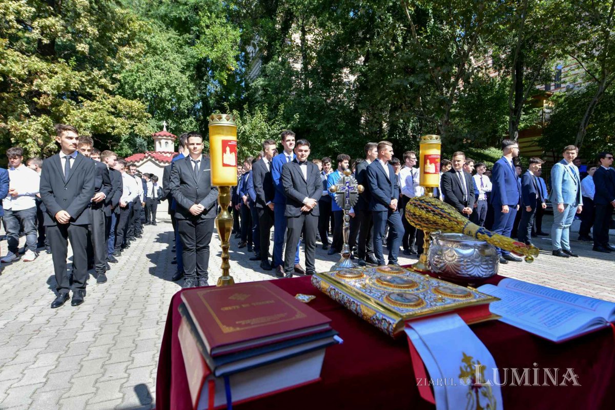 Binecuvântare pentru elevii seminarului bucureștean 267739