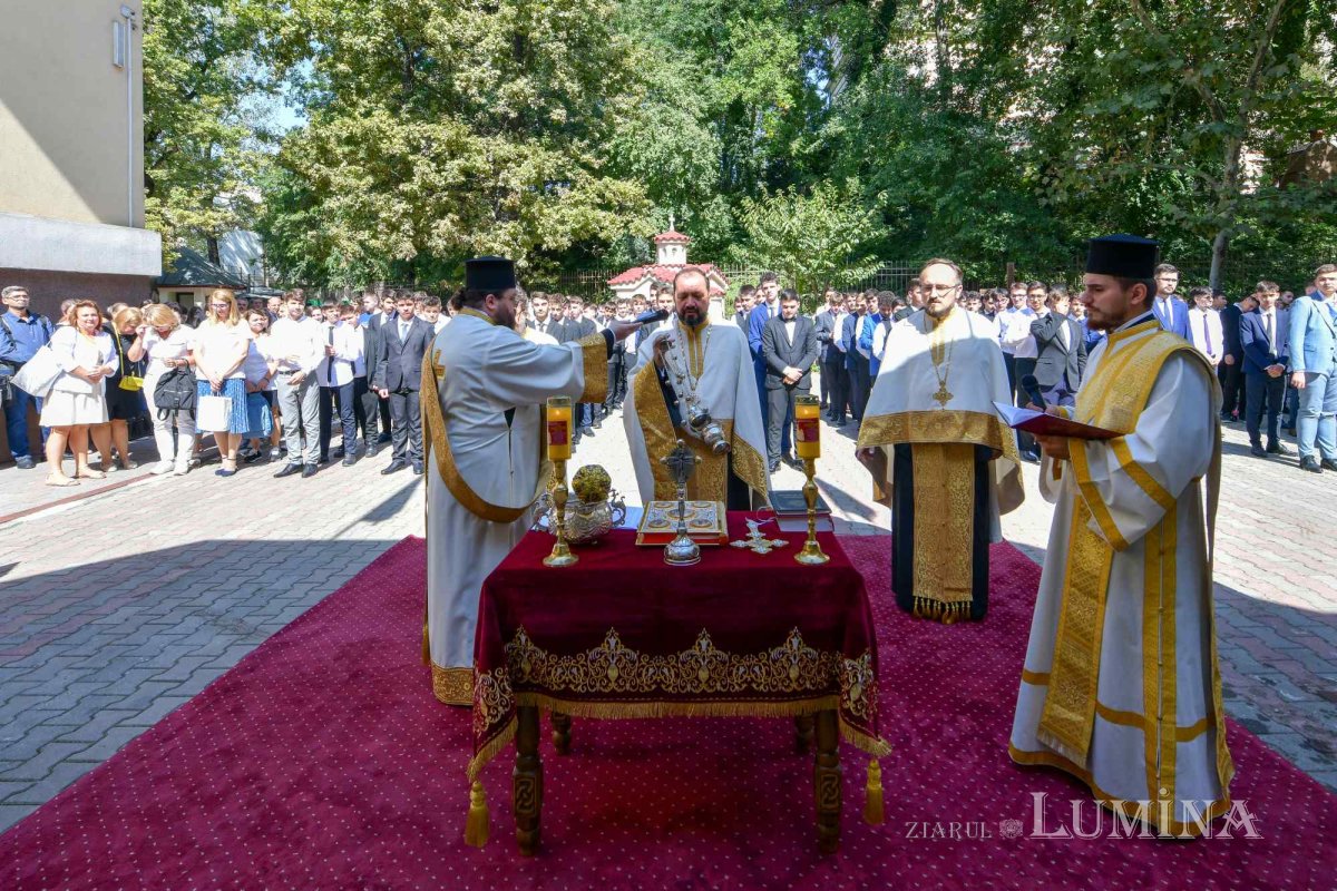 Binecuvântare pentru elevii seminarului bucureștean 267744