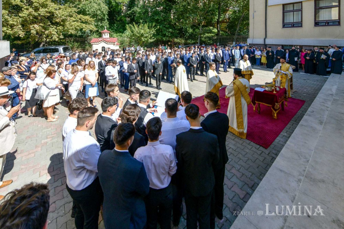 Binecuvântare pentru elevii seminarului bucureștean 267748