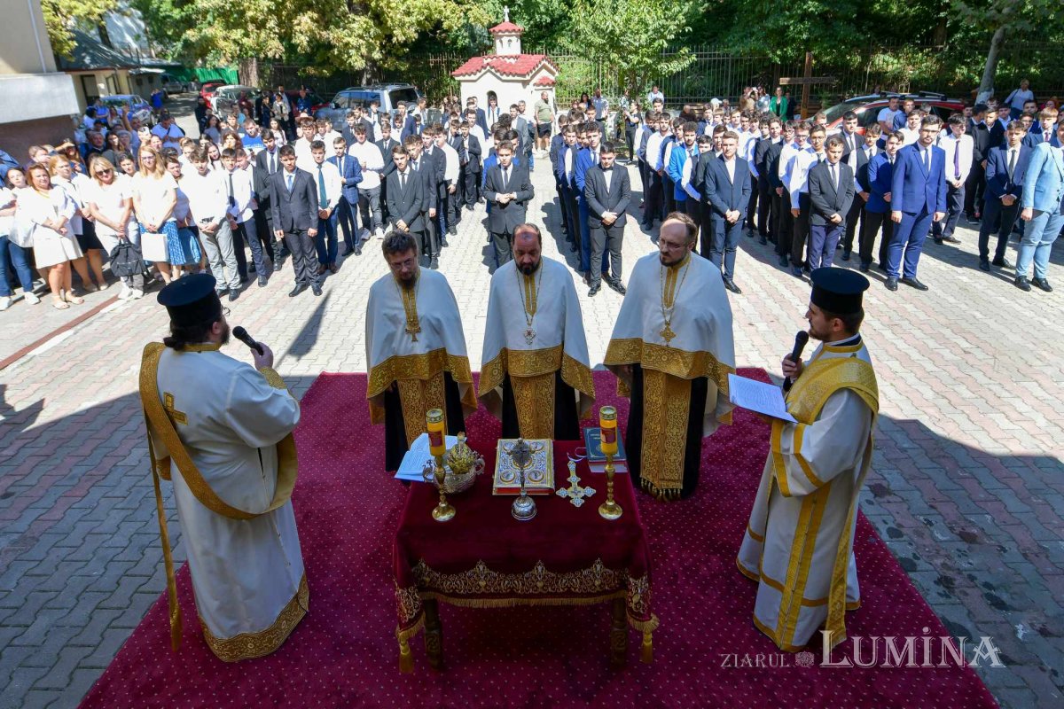Binecuvântare pentru elevii seminarului bucureștean 267752