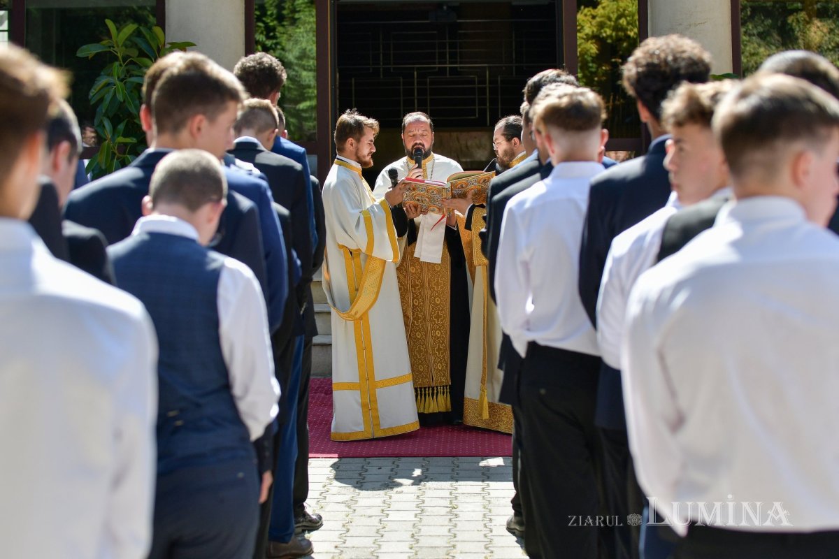 Binecuvântare pentru elevii seminarului bucureștean 267759