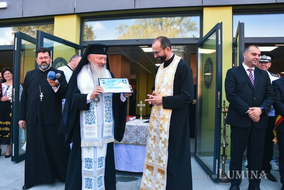 Inaugurarea unei noi clădiri a Colegiului Ortodox „Mitropolitul Nicolae Colan” 267881
