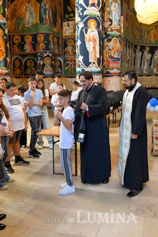 Sprijin pentru elevii nevoiași din sectorul 2 267941