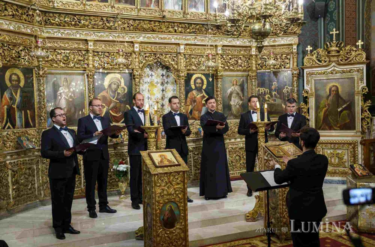 „Metanie Ție, Părinte” - recital de poezie religioasă în Biserica Albă  268074