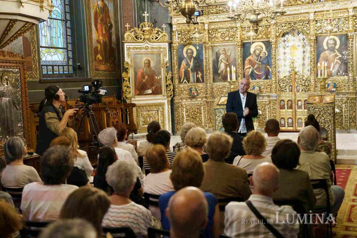„Metanie Ție, Părinte” - recital de poezie religioasă în Biserica Albă  268076