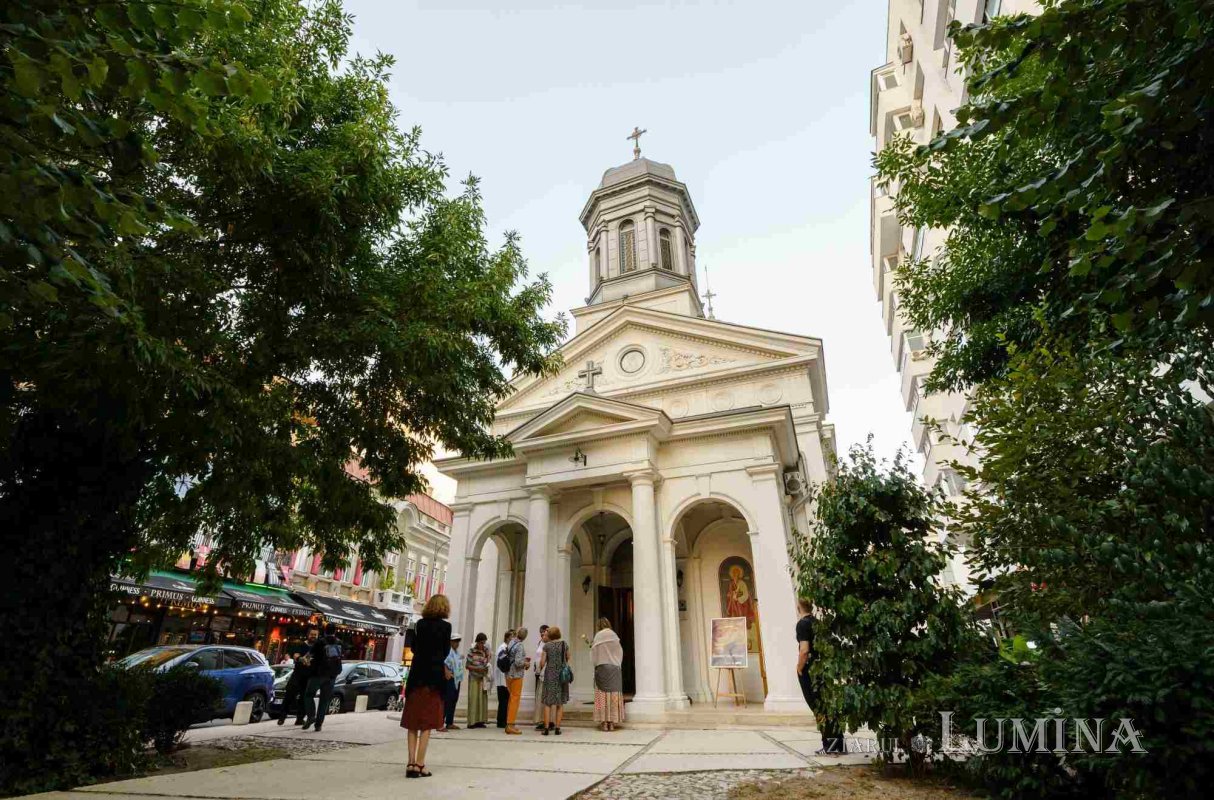 „Metanie Ție, Părinte” - recital de poezie religioasă în Biserica Albă  268080